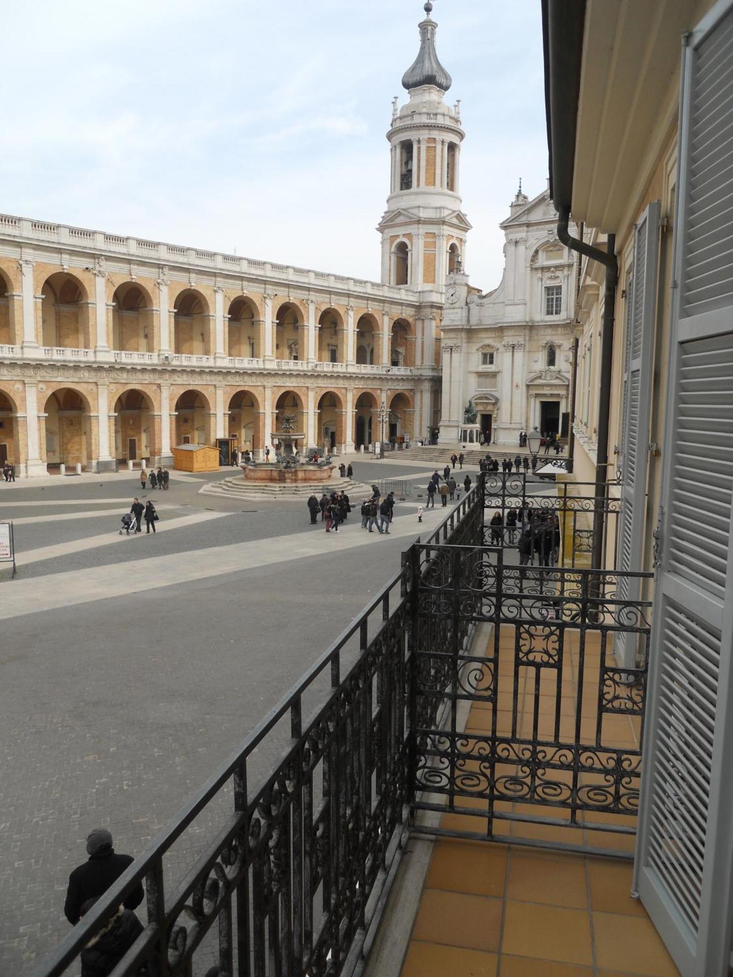 Hotel Pellegrino E Pace Loreto Zewnętrze zdjęcie